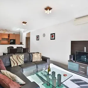 Charming Two-bedroom With Balcony And Garage By The Marina Appartement
